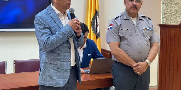 Forman 300 policías para nuevo patrullaje en Santiago