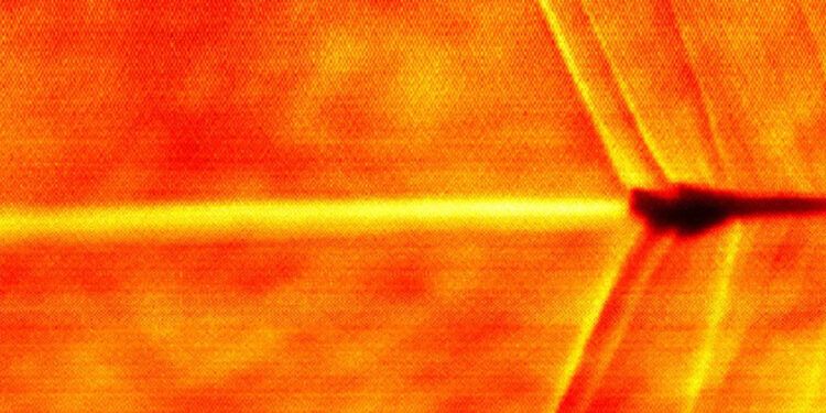 Fotografía de la NASA capta la ruptura de la barrera del sonido