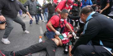 Fotógrafo herido de gravedad en protestas en Buenos Aires