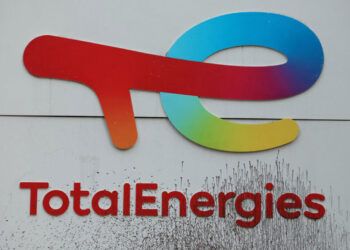 Francia condena a TotalEnergies por publicidad engañosa sobre metas climáticas