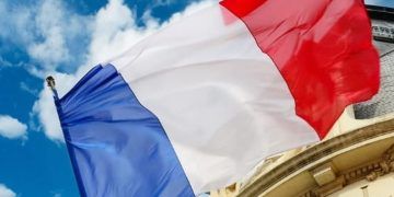 Francia pide que dos espías chinos abandonen el país por amedrentar a disidentes