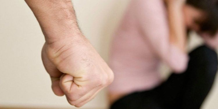 Francia prohíbe beneficios matrimoniales a autores de feminicidios