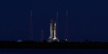 Fuga de combustible retrasa misión lunar de la NASA