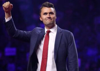 Funeral de Charlie Kirk en Glendale convoca a miles bajo máxima seguridad