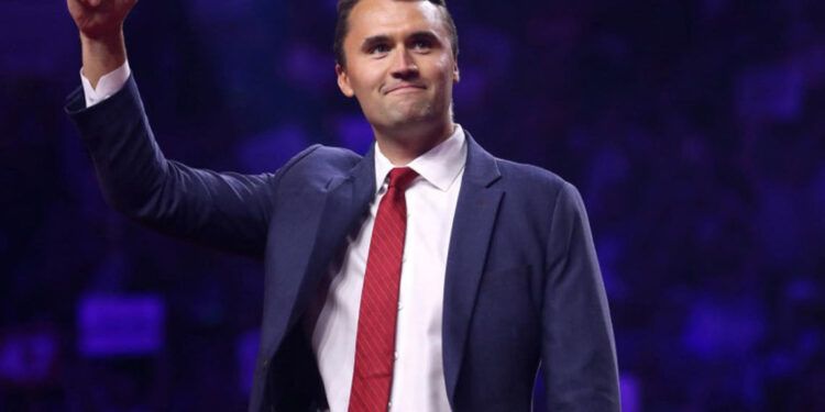 Funeral de Charlie Kirk en Glendale convoca a miles bajo máxima seguridad