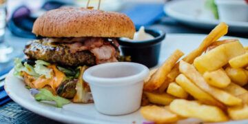 Generación X muestra altos niveles de adicción a los alimentos ultraprocesados