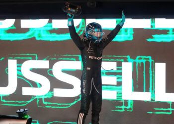 George Russell gana en Singapur y McLaren conquista título de constructores