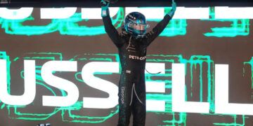 George Russell gana en Singapur y McLaren conquista título de constructores