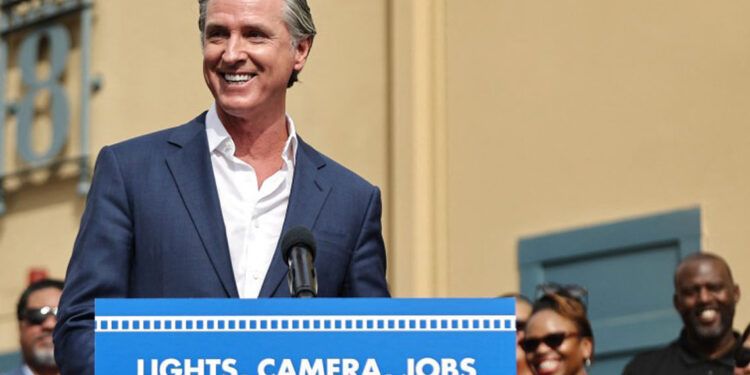 Gobernador de California impulsa plan millonario para Hollywood