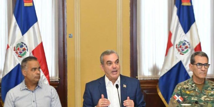 Gobierno activa medidas ante amenazas del huracán Beryl.