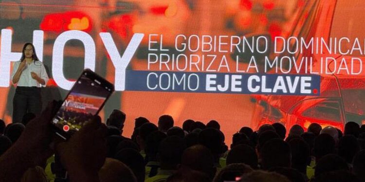 Gobierno ajustará horarios en instituciones públicas para mejorar tránsito en Santo Domingo