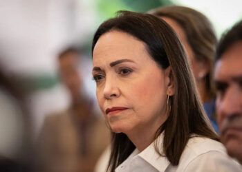 Gobierno de Venezuela amenaza con arrestar a María Corina