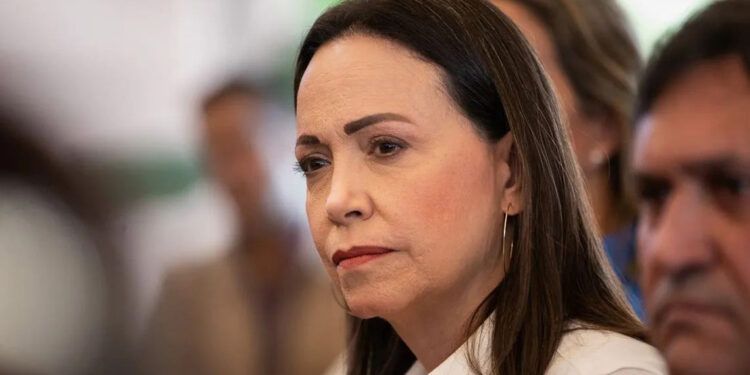 Gobierno de Venezuela amenaza con arrestar a María Corina