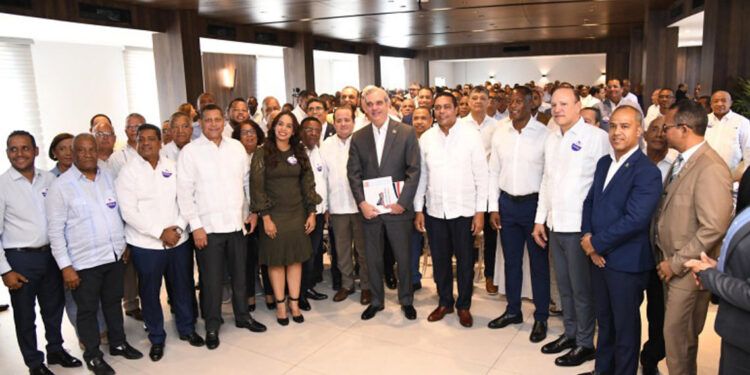 Gobierno invertirá RD$4,000 millones en aceras y contenes con fondos de “ahorros”