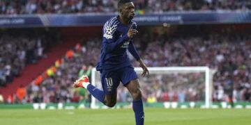 Gol de Dembélé da ventaja al PSG ante Arsenal