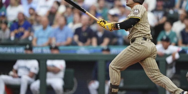 Grand slam de Laureano guía triunfo de Padres 7-6 sobre Marineros