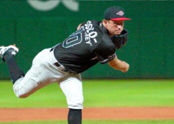 Grant Gavin lidera blanqueada de Leones del Escogido