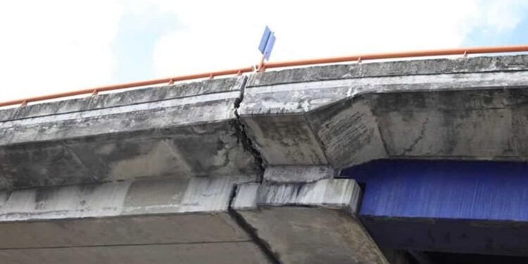 Grieta en elevado de la Churchill persiste y genera preocupación