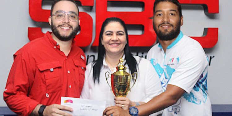 Guareño y Vásquez ganan torneo de boliche del Día de las Madres