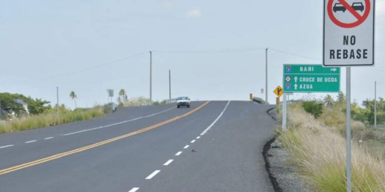 Habilitan paso provisional en Baní por Día de las Madres