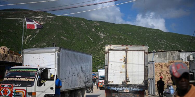 Haití prohíbe ingreso terrestre de mercancías vía RD