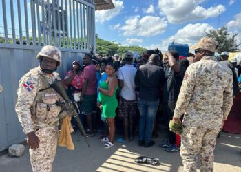 Haitianos cierran puente en Dajabón por cobro de impuestos