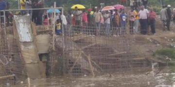 Haitianos modifican ataguía en río Masacre para captar agua.