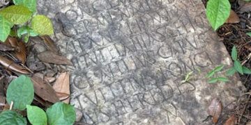 Hallan en Nueva Orleans lápida romana perdida hace 1,900 años
