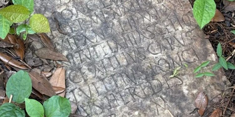 Hallan en Nueva Orleans lápida romana perdida hace 1,900 años