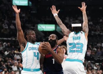 Harden supera a Shaquille y entra al noveno lugar histórico