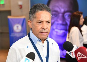 Hipólito Mejía aconseja a Eugenio Cedeño en evento del PRM