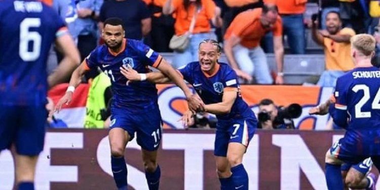 Holanda vence 3-0 a Rumania y avanza a cuartos en la Eurocopa