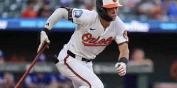 Holliday dispara jonrón de tres y Orioles blanquean a los Rangers
