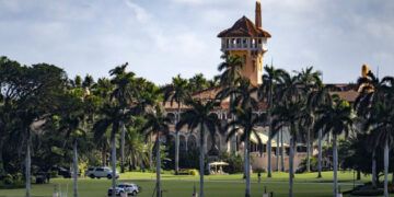 Hombre muere abatido tras irrumpir en Mar-a-Lago