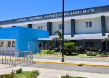 Hombre prende fuego a su pareja frente a sus hijas en Barahona