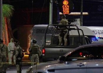 Hombres armados matan a 10 personas en bar de Querétaro