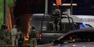 Hombres armados matan a 10 personas en bar de Querétaro