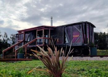 Hospedajes Creativos en Uruguay: Buses, Casas del Árbol y Vagones de Época
