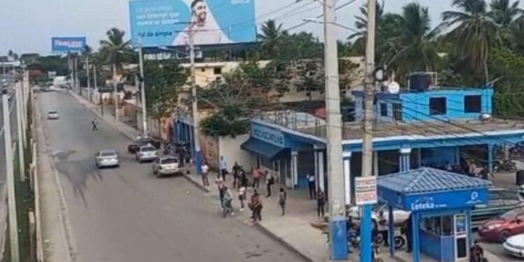 Huelga en La Caleta contra desalojos; comunitarios exigen utilidad pública