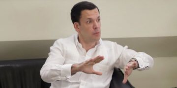 Hugo Beras critica fallos en licitación de Transcore Latam