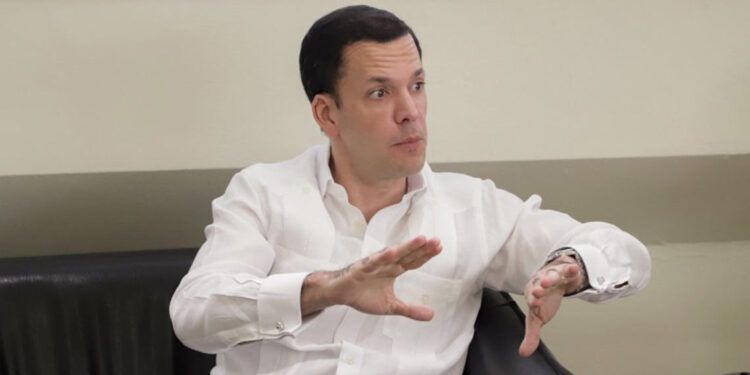 Hugo Beras critica fallos en licitación de Transcore Latam