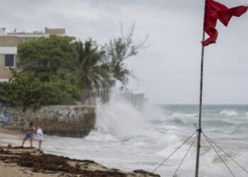 Huracán Erin deja sin luz a más de 150,000 en Puerto Rico