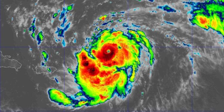 Huracán Erin provocará fuertes lluvias y alerta verde en RD