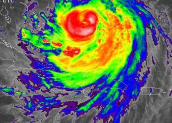 Huracán Erin sigue en categoría 4 y provoca oleaje peligroso en costas dominicanas