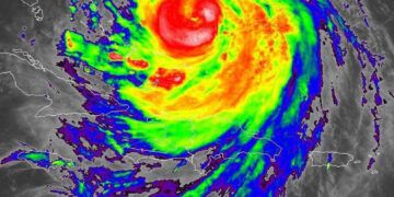 Huracán Erin sigue en categoría 4 y provoca oleaje peligroso en costas dominicanas