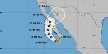 Huracán Lorena avanza hacia Baja California Sur