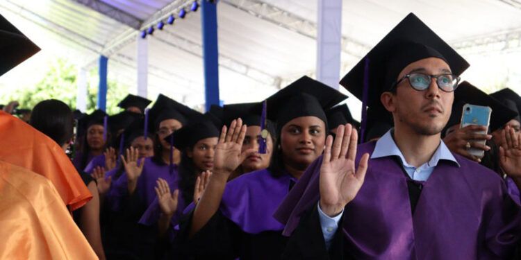 IA protagoniza graduación de 2,507 nuevos profesionales de la UASD