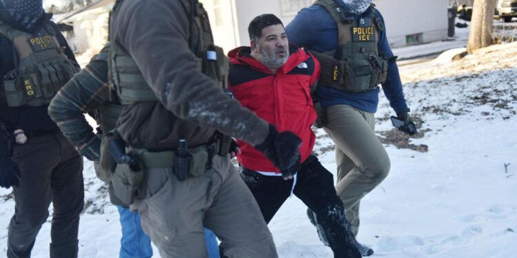 ICE proyecta invertir 40,000 millones en detención