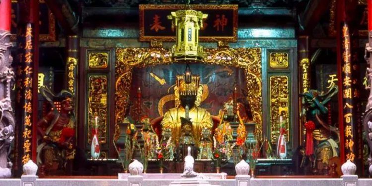 Imagen de un altar a la Diosa del Mar Mazu