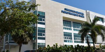Imagen del edificio que aloja la Biblioteca Nacional Pedro Henríquez Ureña (BNPHU), en la Universidad Pedro Henríquez Ureña (UNPHU); presentará la obra literaria 'Mar y Asombro'.